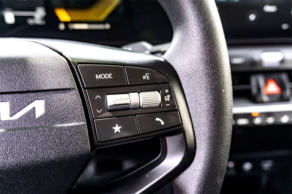 2025 Kia K4 LXS photo 18