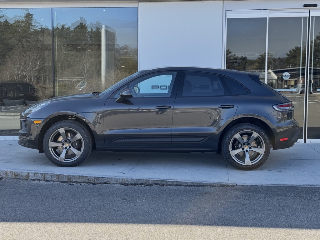 2025 Porsche Macan T photo 2