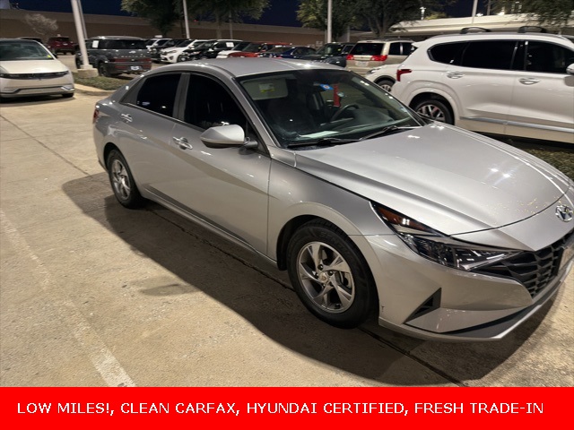 2021 Hyundai Elantra SE's photo