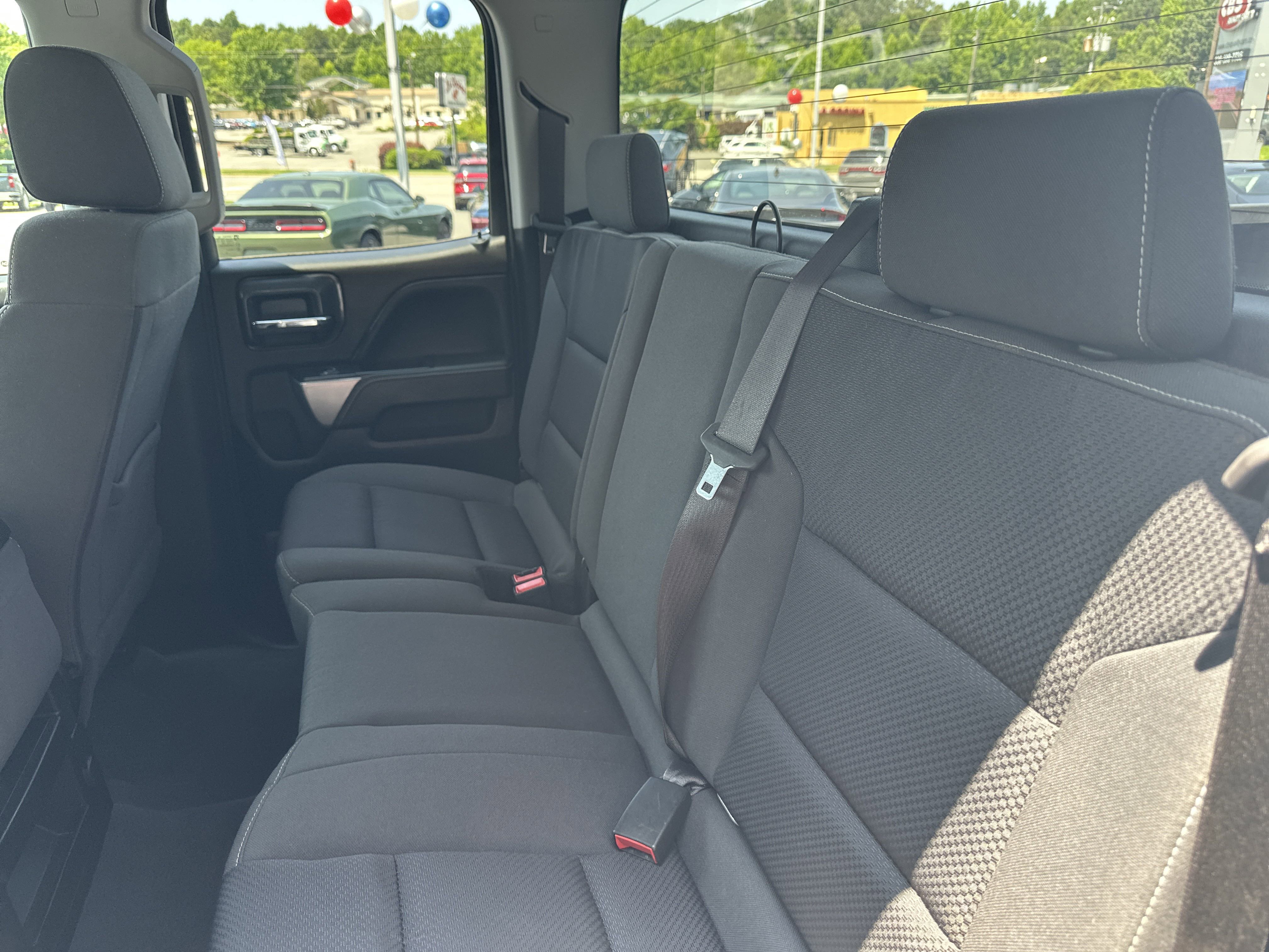 2019 Chevrolet Silverado 1500 LT photo 3