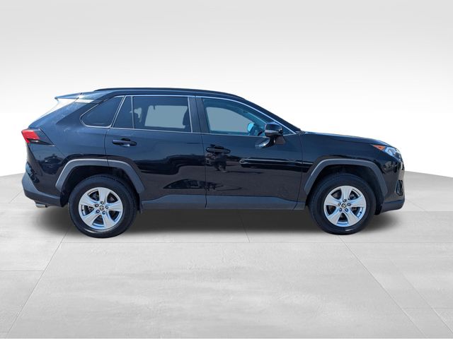 2021 Toyota RAV4 XLE photo 4