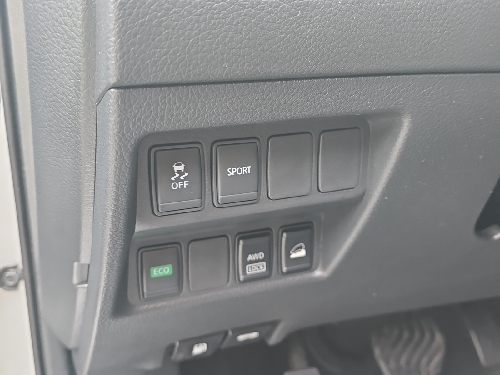 2016 Nissan Rogue SV photo 17