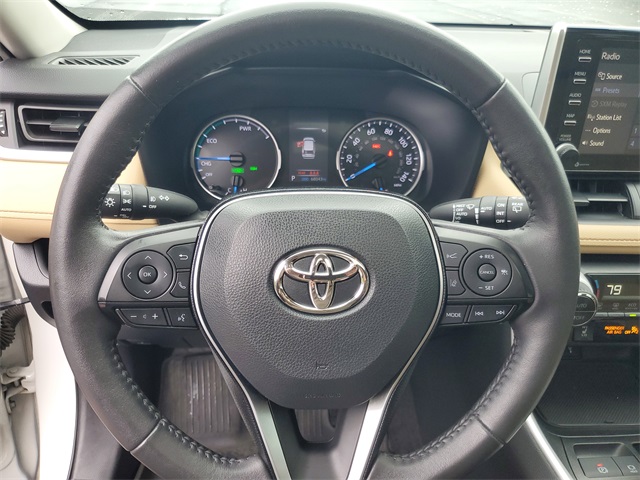 2020 Toyota RAV4 Hybrid XLE photo 17