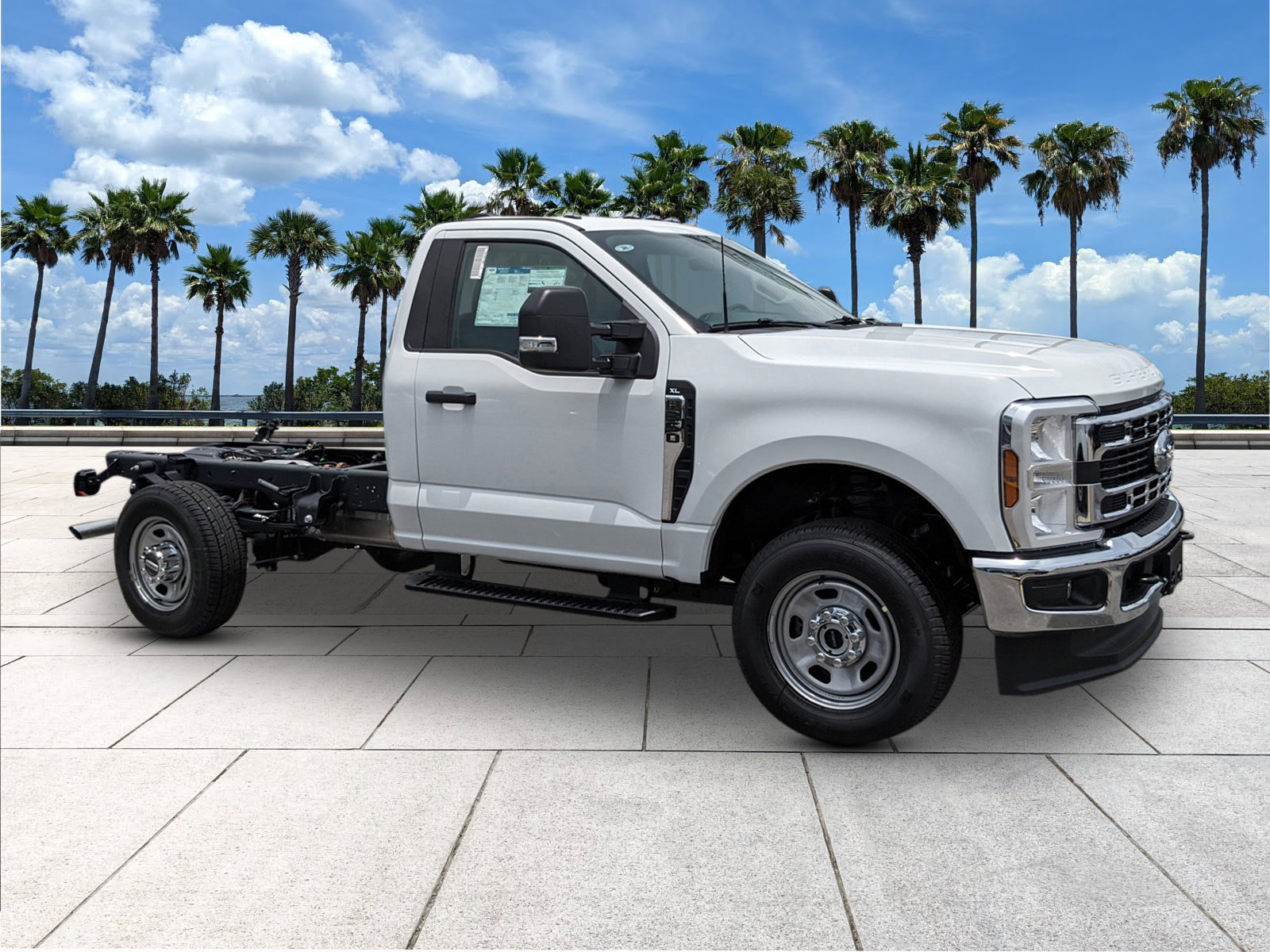 2025 Ford F-350 photo 2