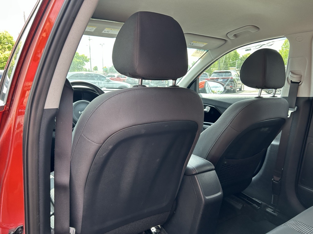 2022 Kia Niro LXS photo 22