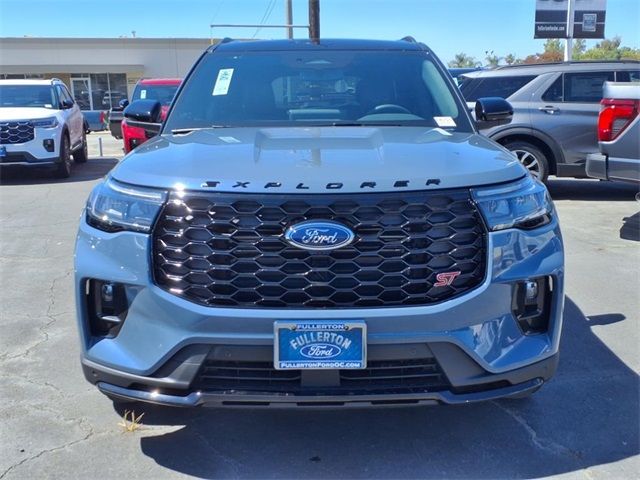 2025 Ford Explorer ST photo 2