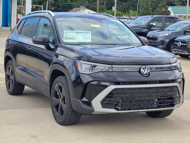 2025 Volkswagen Taos SEL photo 2