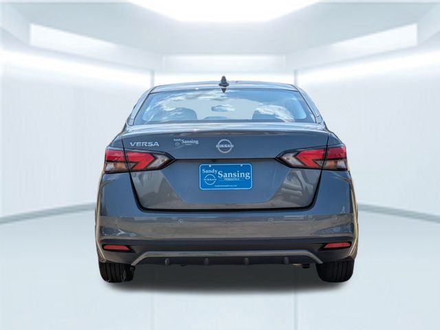 2025 Nissan Versa 1.6 SV photo 4