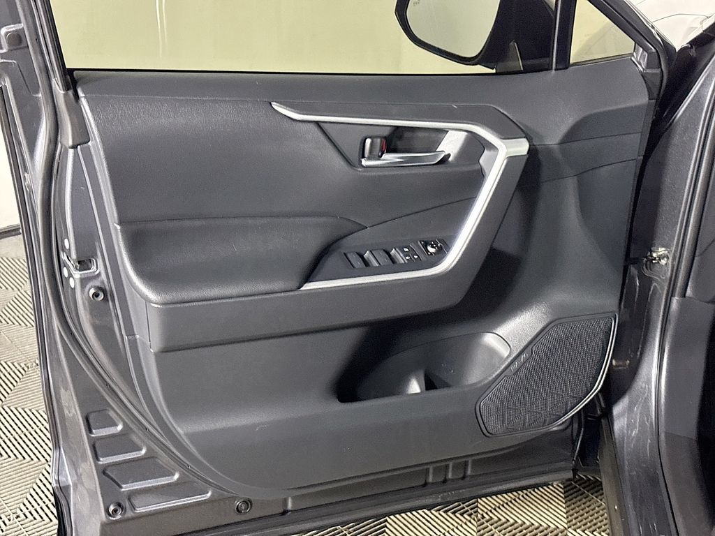 2022 Toyota RAV4 Hybrid SE photo 10