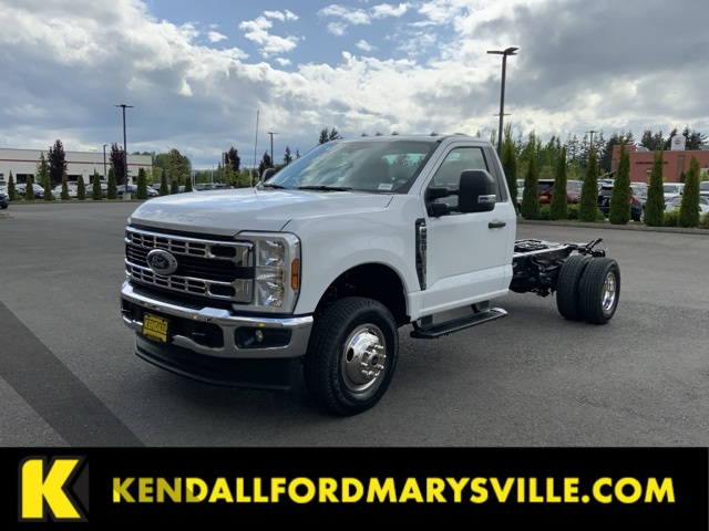 2025 Ford F-350 Super Duty Chassis Cab XL's photo