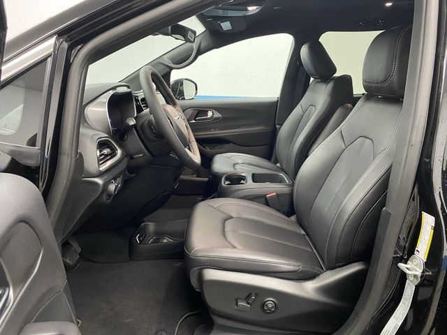 2026 Chrysler Voyager LX photo 4