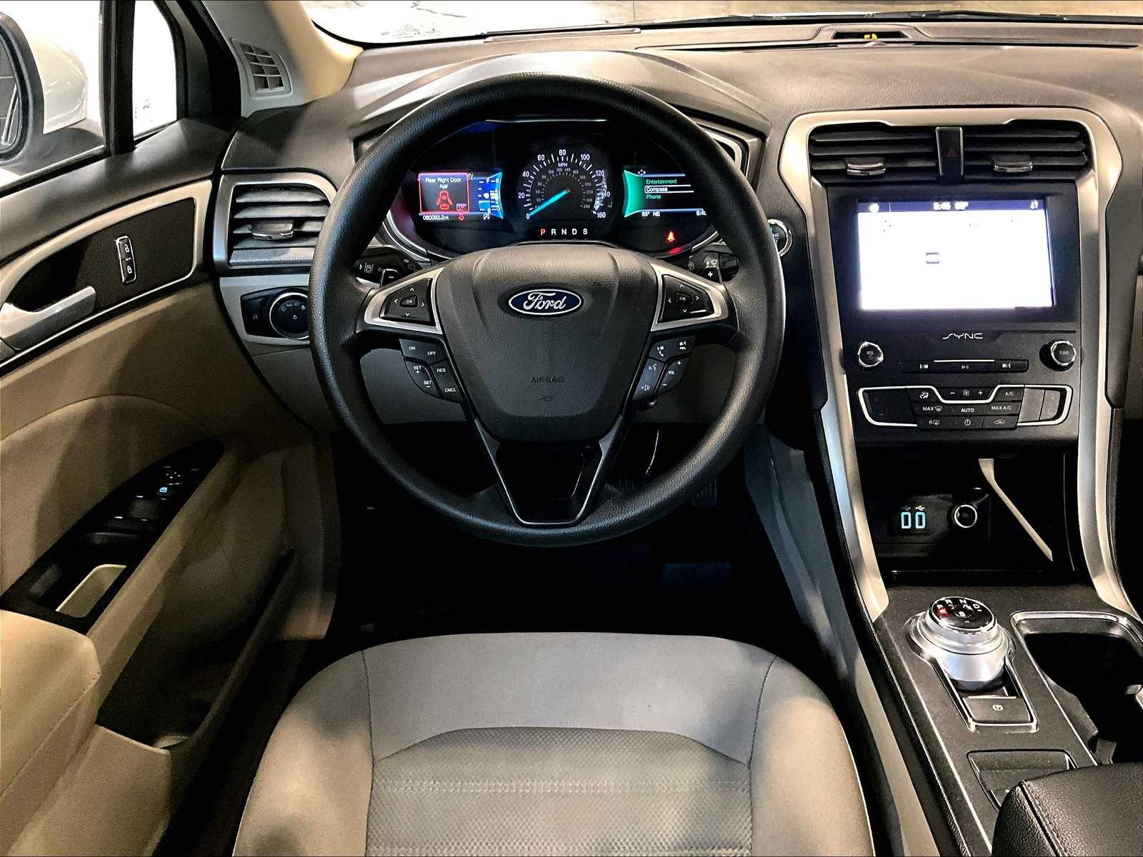 2019 Ford Fusion SE photo 17