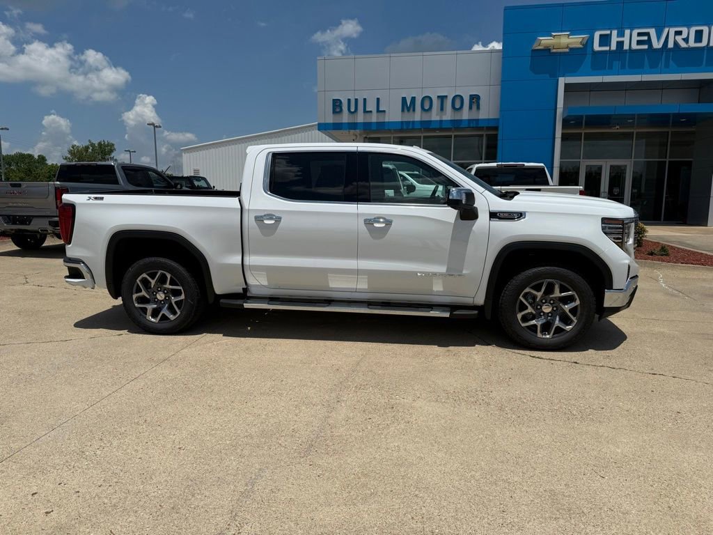 2025 GMC Sierra 1500 SLT's photo