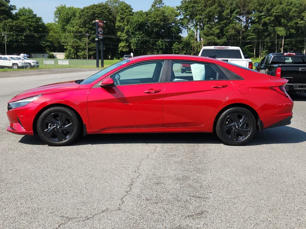 2023 Hyundai Elantra SEL photo 4