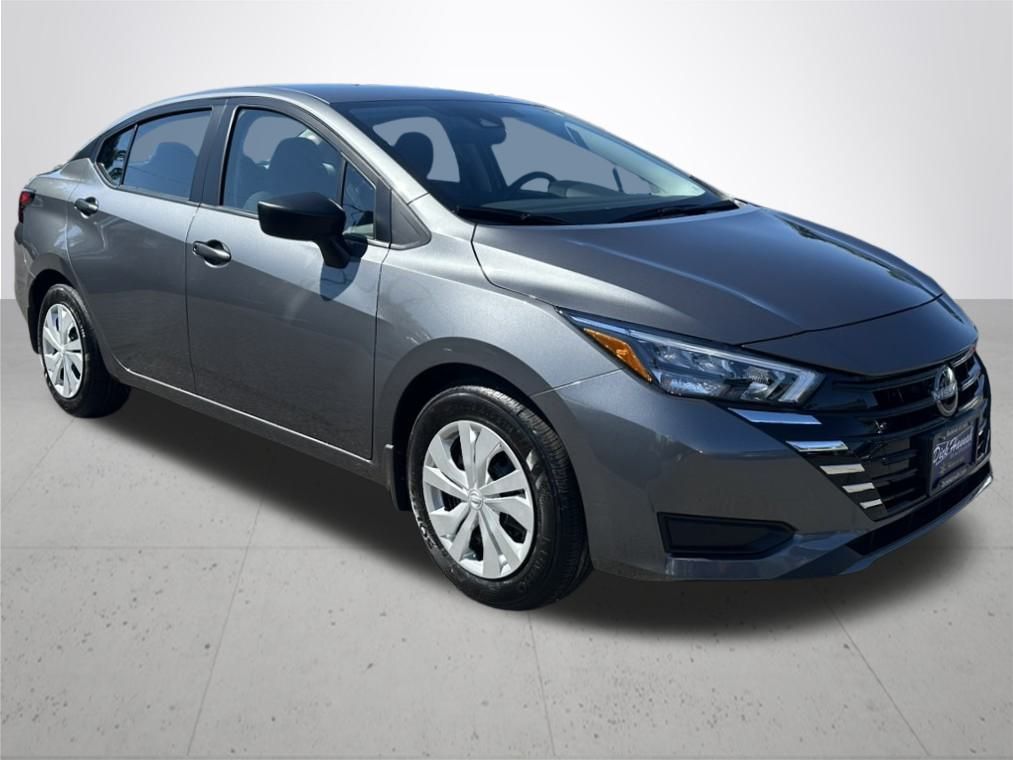 2025 Nissan Versa 1.6 S photo 5