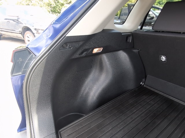 2022 Toyota Corolla Cross LE photo 35