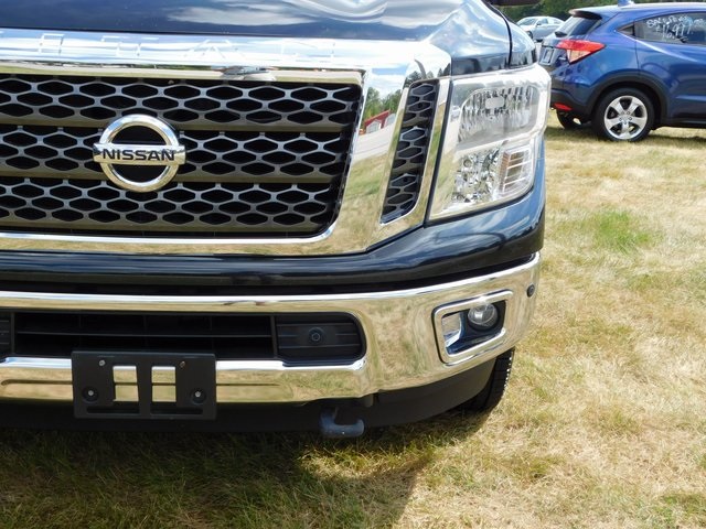 2017 Nissan Titan SV photo 11