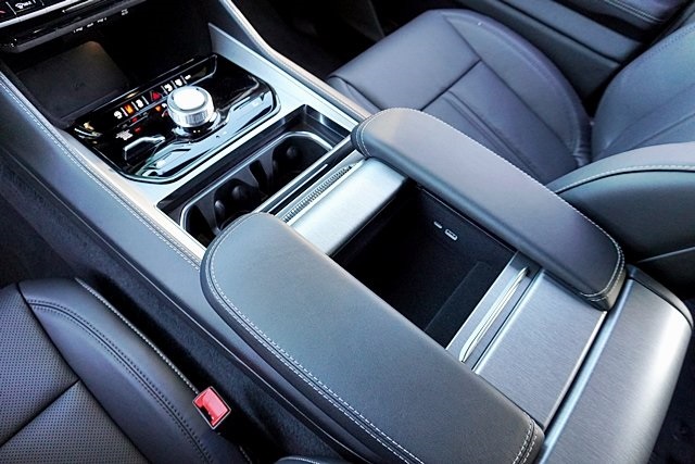 New 2025 Bright White Clear-Coat Exterior Paint Jeep Series II image 45