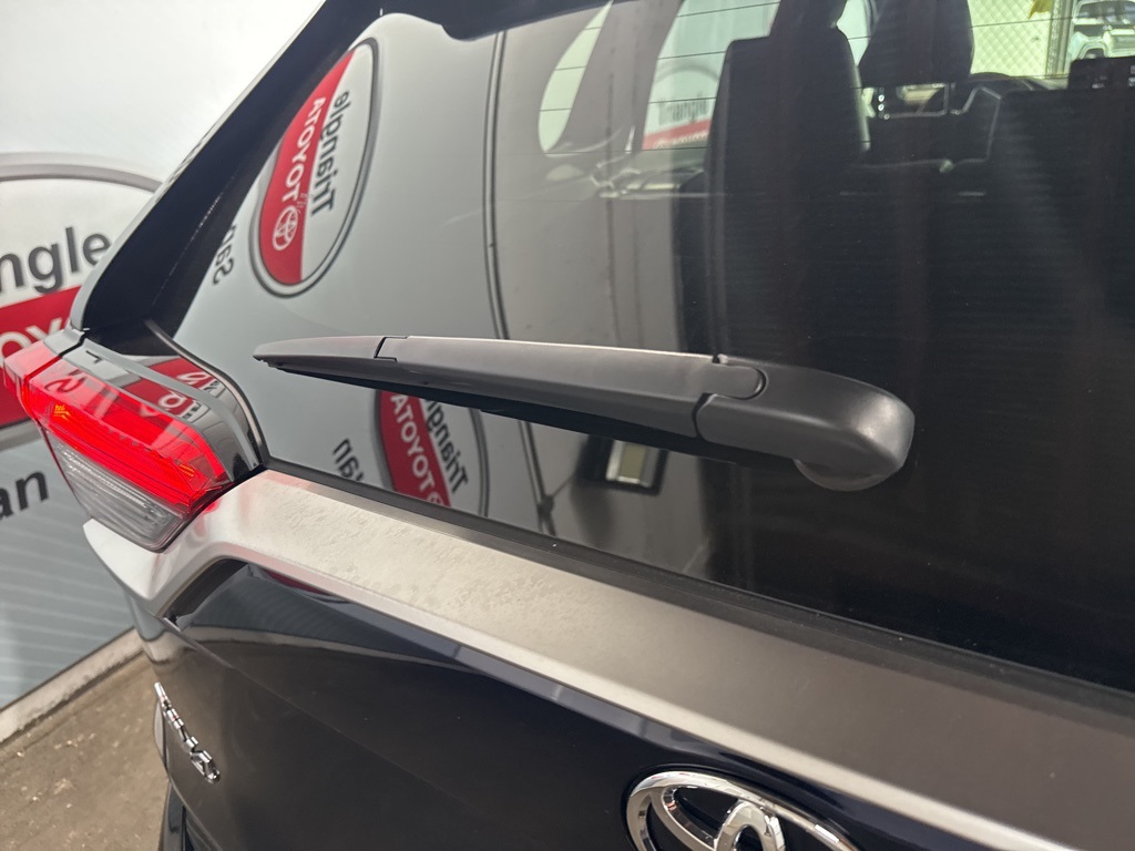 2025 Toyota RAV4 Hybrid XSE photo 19