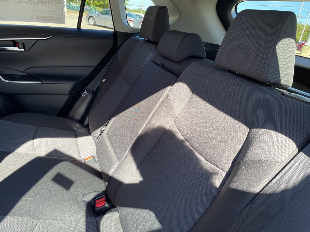 2025 Toyota RAV4 Hybrid XLE photo 4