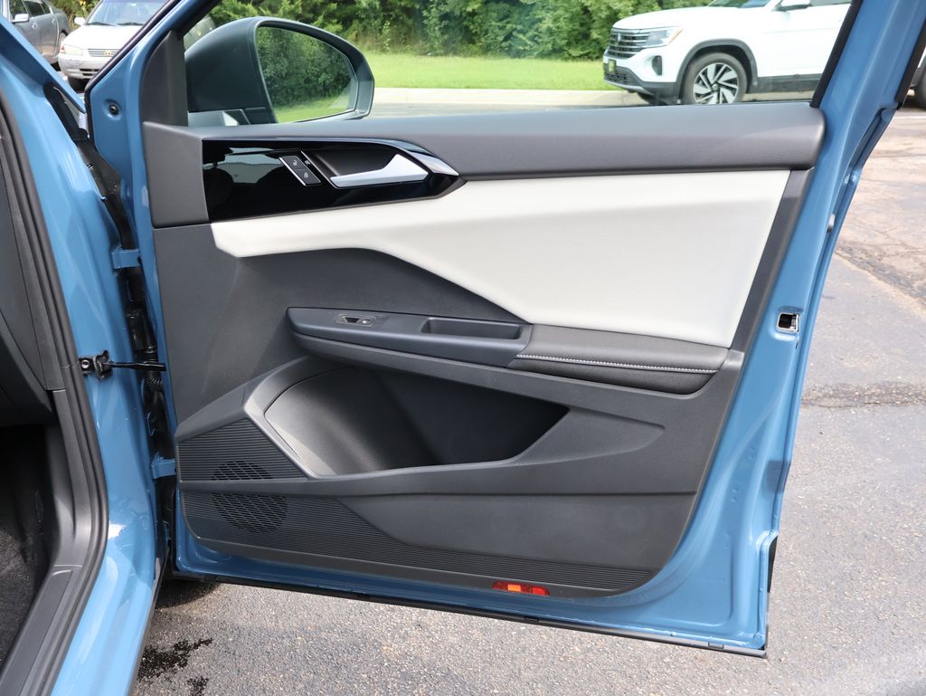 2025 Volkswagen Taos S photo 8