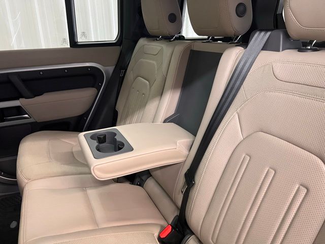 2020 Land Rover Defender 110 photo 8