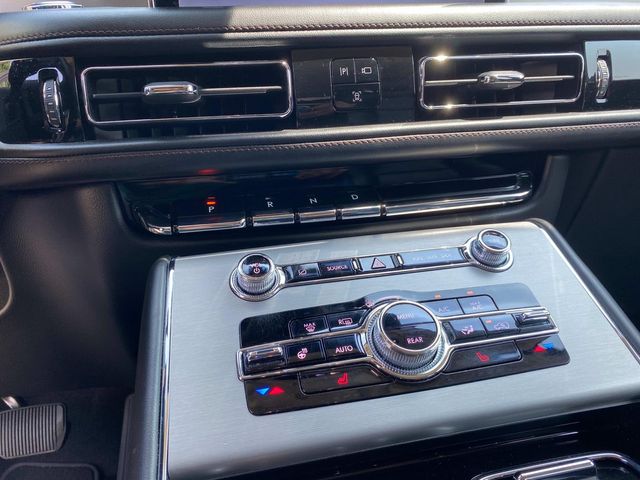 2022 Lincoln Aviator Standard photo 16