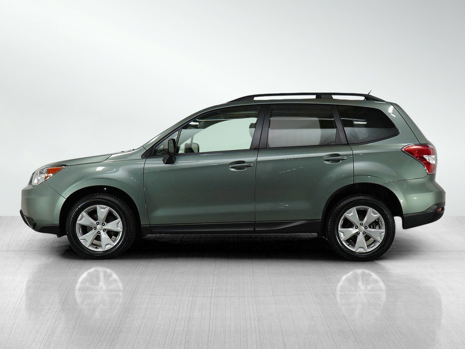 Used 2015 Subaru Forester i Premium with VIN JF2SJADC3FH806068 for sale in Burnsville, Minnesota