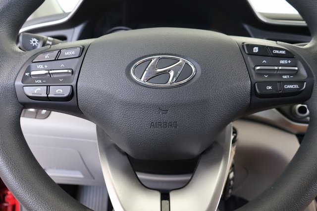 2020 Hyundai Elantra SEL photo 18