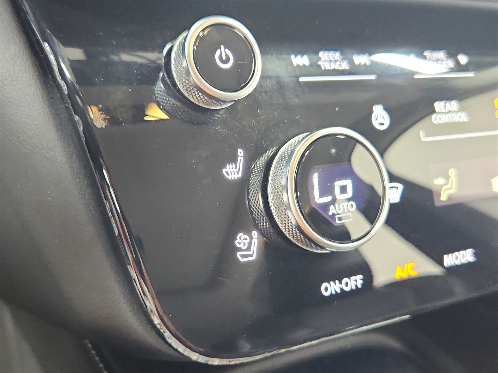 2024 Infiniti QX60 Luxe photo 33