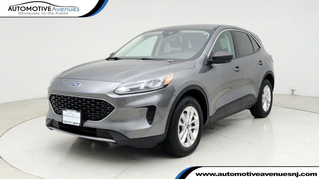 2022 Ford Escape SE's photo