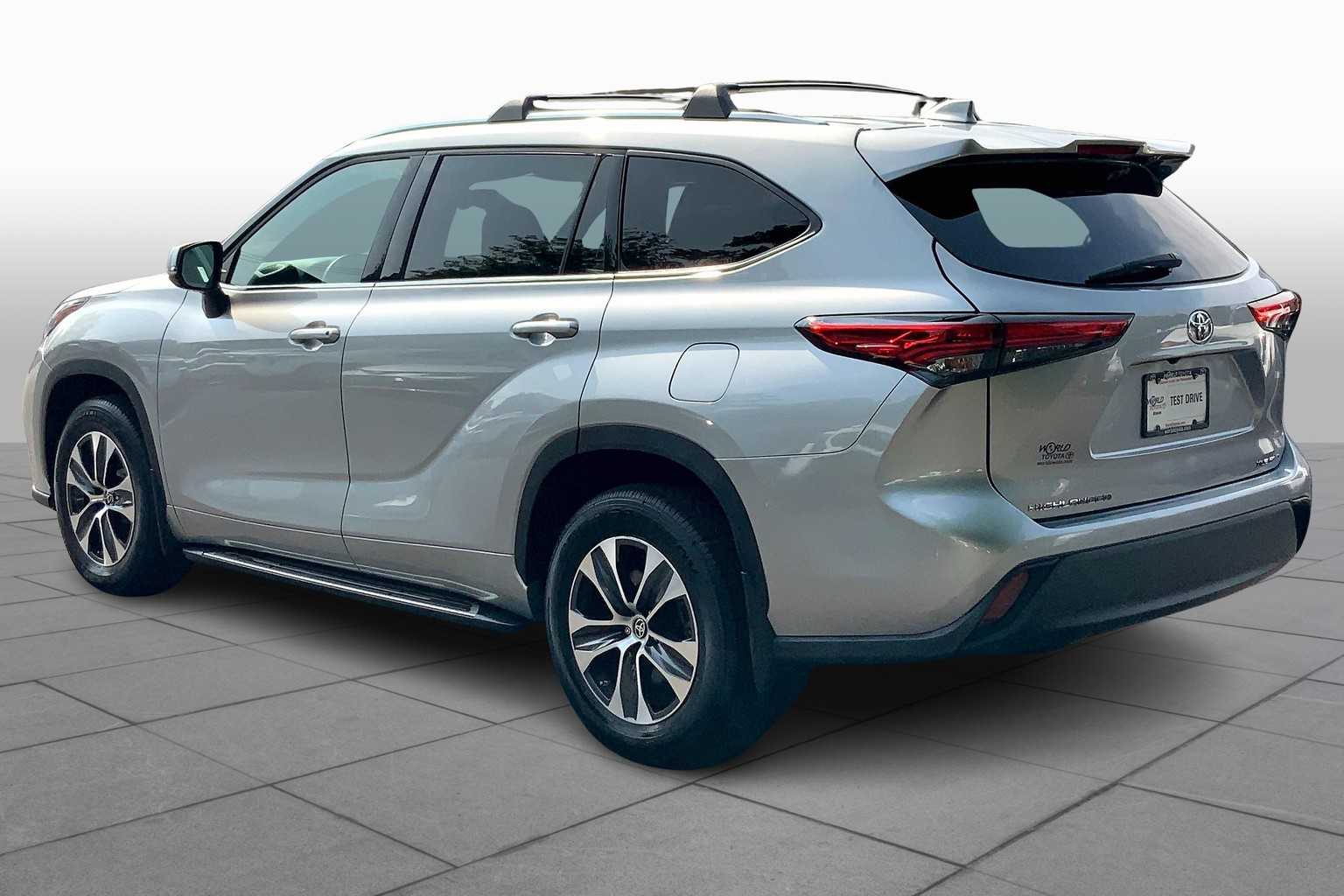 2021 Toyota Highlander XLE photo 11