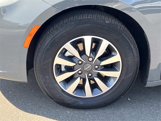 2022 Chrysler Pacifica Hybrid Touring L photo 29