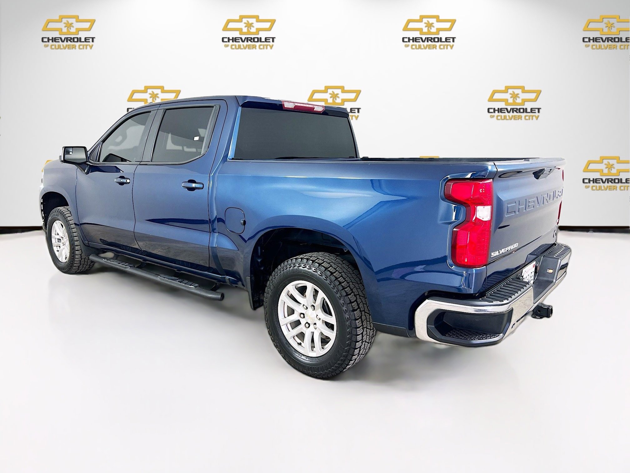 2020 Chevrolet Silverado 1500 LT photo 3