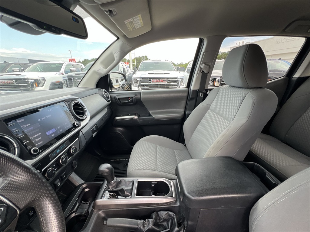 2022 Toyota Tacoma SR5 photo 12