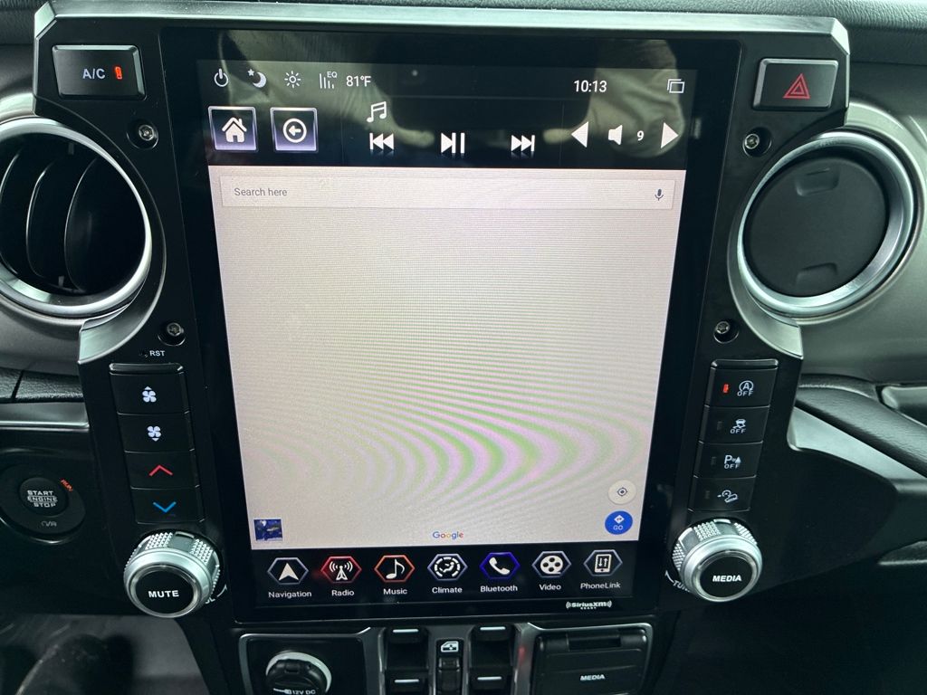 2020 Jeep Wrangler Unlimited Sahara photo 19