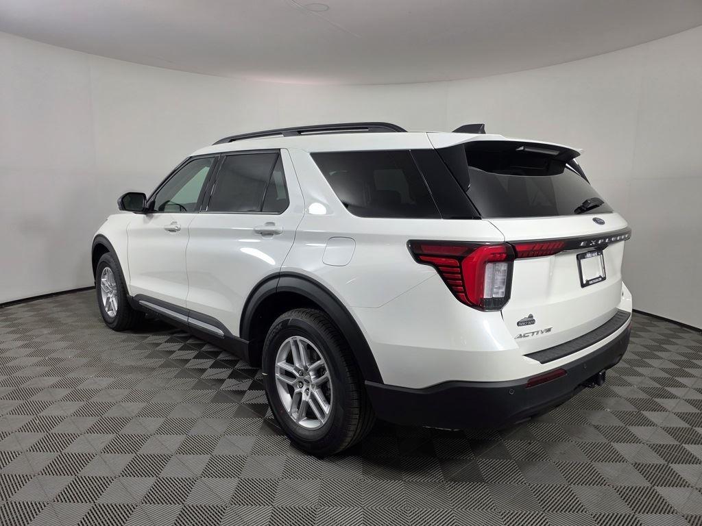 2025 Ford Explorer photo 3