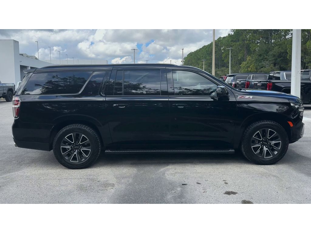 2022 Chevrolet Suburban Z71 photo 9