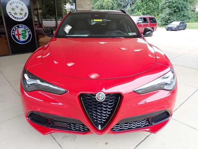 2025 Alfa Romeo Stelvio Tributo Italiano photo 9