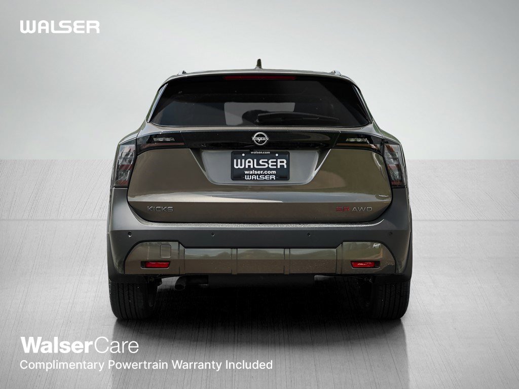 2025 Nissan Kicks SR photo 3