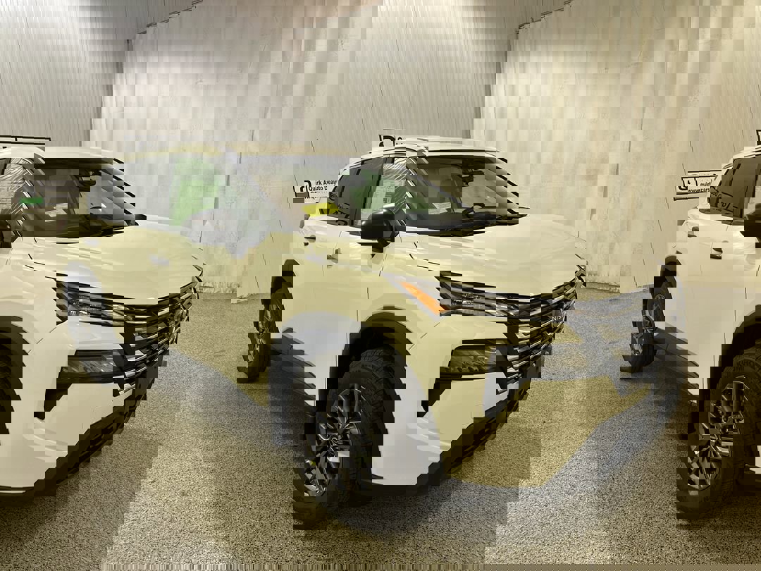 2026 Nissan Rogue S's photo