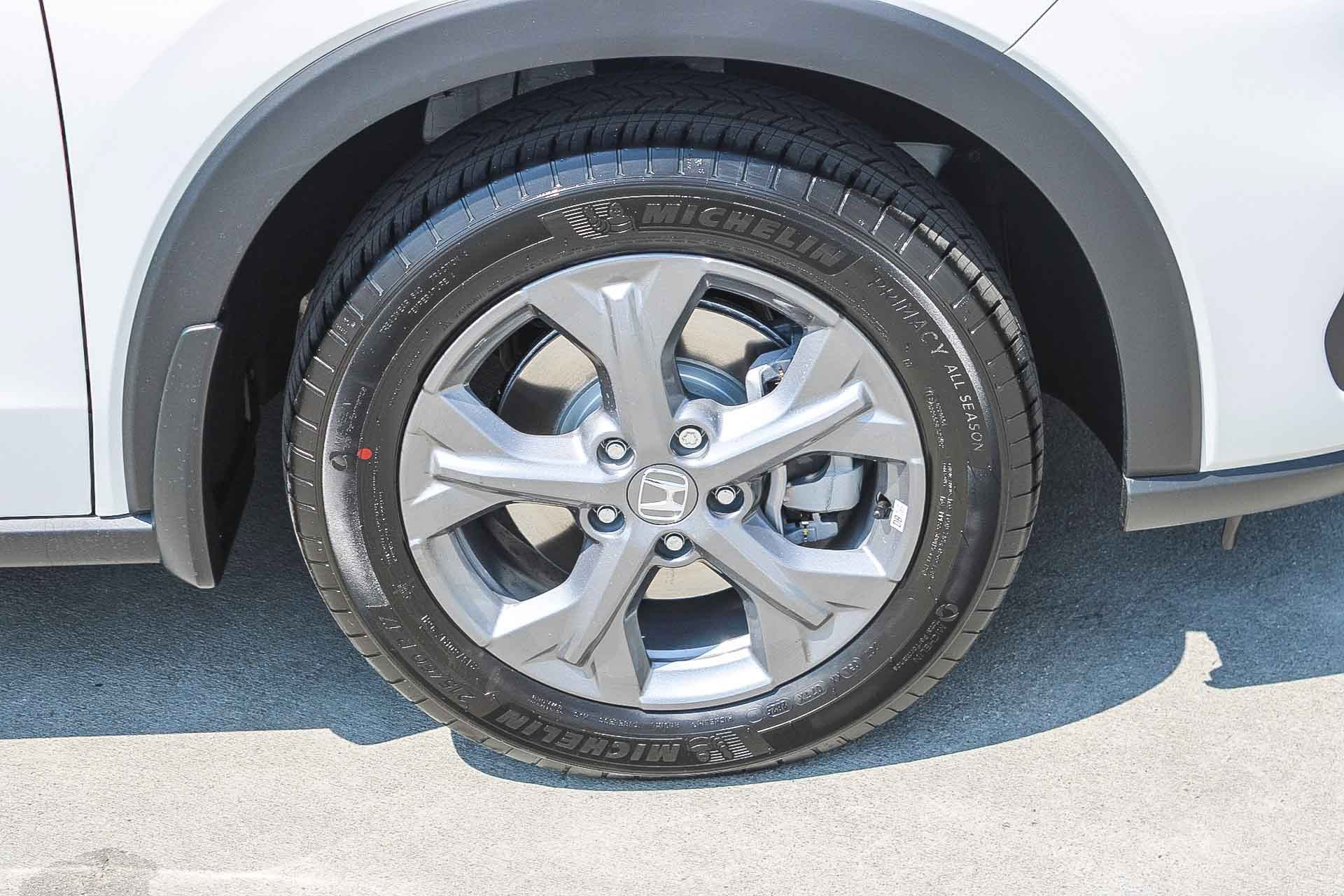2026 Honda HR-V LX photo 9