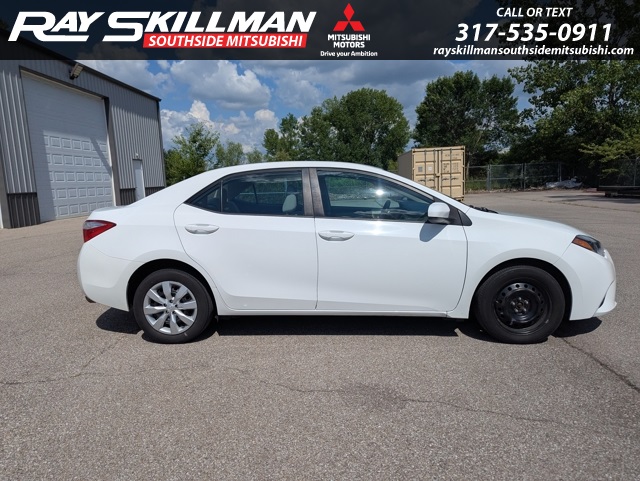 2014 Toyota Corolla LE photo 4