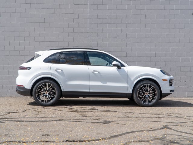 2026 Porsche Cayenne photo 8