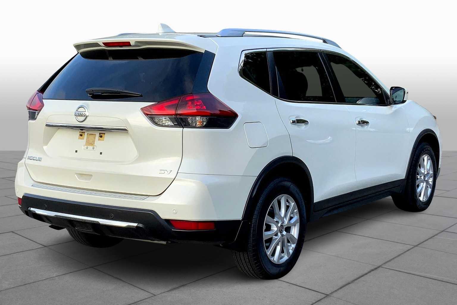 2020 Nissan Rogue SV photo 12