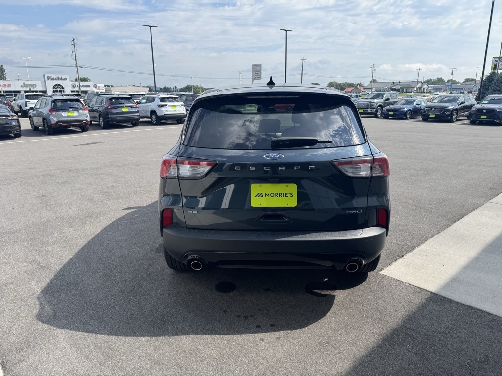2022 Ford Escape SE Sport photo 2