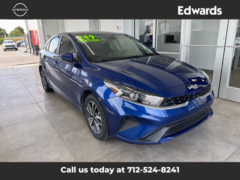 2023 Kia Forte LXS photo 2