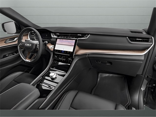2025 Jeep Grand Cherokee Overland photo 13