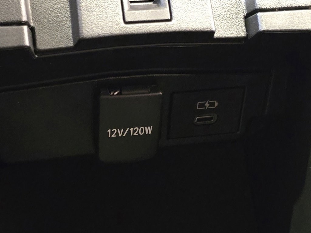 2026 Toyota Corolla SE photo 3