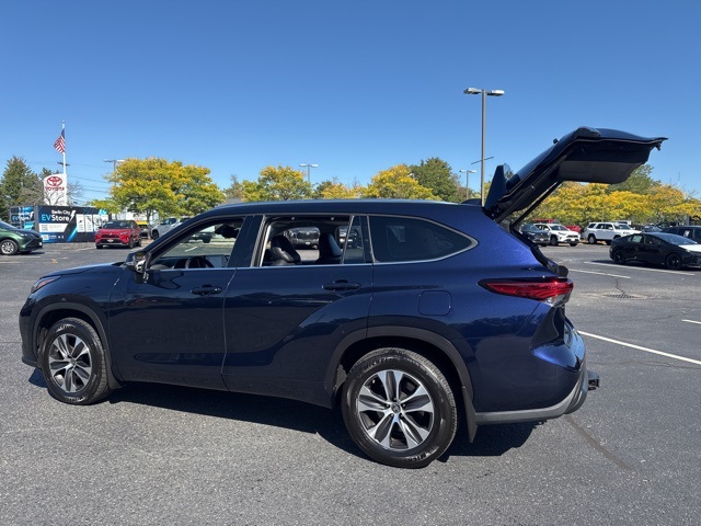 2021 Toyota Highlander XLE photo 7